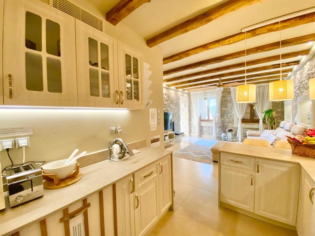 Villasonboard Rock Villa 3 Bed, 3 Bath, Jacuzzi, Seaside Ermioni Exterior photo